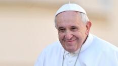 El Papa invoca en la Pascua «fortaleza y esperanza para los médicos y enfermeros» y da las gracias a los militares