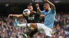 Un doblete de Traoré aleja al City del Liverpool
