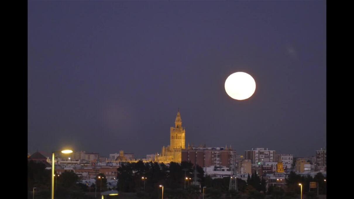 Resultado de imagen de superluna sevilla