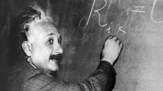 Una Biblia firmada por Einstein, subastada por 68.500 dólares en Nueva York
