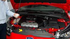 Hacerse la revisión básica del coche ahorra 300 euros al año