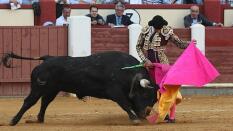 Daniel Luque corta una oreja a un dulce de Bañuelos en Zaragoza