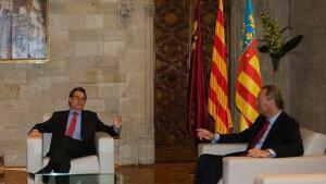 La «batalla» de los diccionarios reabre el conflicto entre catalán y valenciano