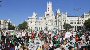 Miles de personas protestan por los recortes en la enseñanza