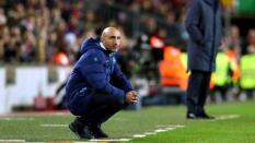 El Alavés se queja del árbitro y Valverde admite las manos