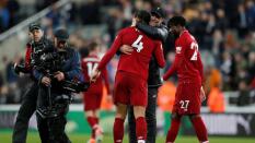 Origi rescata al Liverpool entre la agonía y se mantiene en la pelea
