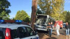 La aventura del tráfico en Roma: 60 heridos al estrellarse un autobús contra un árbol