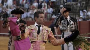 Miguel Ángel León, oreja de raza en Sevilla