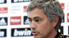 Flores entre Mourinho y Núñez