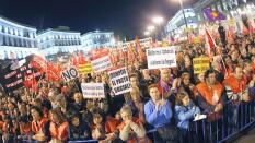Miles de personas marchan contra los recortes