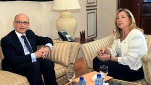 Montoro se compromete con Cataluña a lanzar los hispanobonos «en los próximos días»  