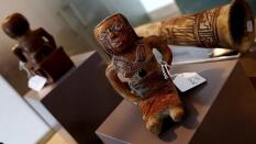 
España devuelve 49 piezas de arte precolombino a Ecuador
