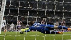 Oblak frena otra vez al Madrid