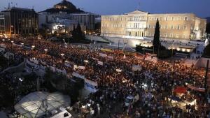 Los griegos se echan a la calle para protestar contra las medidas de austeridad