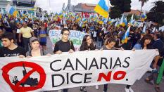 Miles de canarios protestan contra las prospecciones 