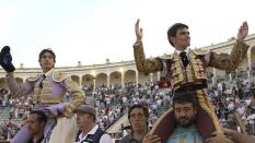 Castella y Serrano, a hombros en la corrida de Asprona de Albacete
