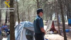 Dos empresarios detenidos por explotar a 24 rumanos en la recolección del ajo en Cuéllar