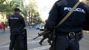 La Guardia Civil busca a una persona huida tras saltarse un control policial en Rojales (Alicante) y ser disparado
