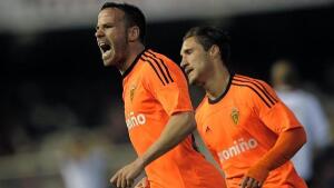 El Zaragoza sorprende al Valencia y sueña con la permanencia