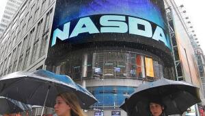 Facebook sigue cayendo en su tercer día en Wall Street