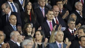 Don Felipe preside el palco en el Vicente Calderón