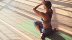 Tres posturas de yoga para empezar el día con buen pie
