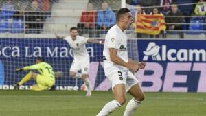El Valencia revive y envía al Huesca a Segunda