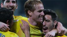 El Cádiz consolida su liderato y frena al Almería tras remontada