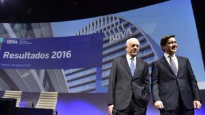 El BBVA gana 2.306 millones hasta junio, el 26% más, por menores saneamientos