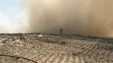 Vídeo: Los Bomberos controlan un impresionante incendio en la planta de residuos de Fontcalent