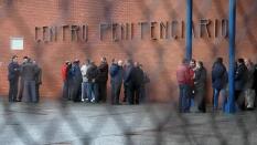 Un preso de Teixeiro (La Coruña) ataca a un funcionario con el palo de una escoba astillado