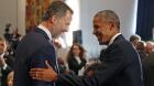 El afectuoso saludo del Rey y Obama