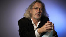 «La curación del Mundo», el libro de poemas que salvó a Fernando Beltrán del Covid-19