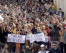 Casi 3.000 personas piden en Puerto Real la continuidad de Delphi