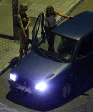 Vecinos de Nervión se movilizarán ante el «incumplimiento electoral» de no regular la prostitución callejera