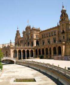 La Plaza de España tardó menos en construirse que en restaurarse