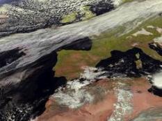 Una tromba de agua deja a Melilla inundada e incomunicada