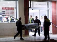 Un atracador fallece y un policía herido en un robo a un supermercado de Eduardo Dato