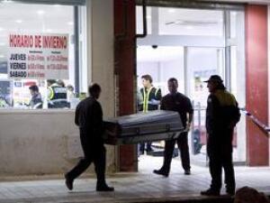 Un atracador fallece y un policía herido en un robo a un supermercado de Eduardo Dato