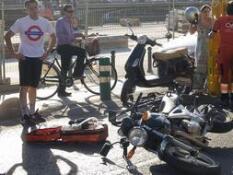 Herido un ciclista tras saltarse un semáforo y chocar con una moto