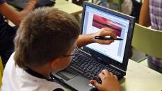 Colegios en Sevilla: centros sin internet, con falta de comedores y sin dinero para material