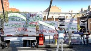 Piden a los funcionarios que no dejen papeles comprometedores en la mesa