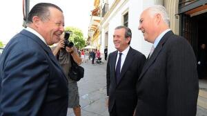 Javier Benjumea fortalecerá las relaciones con la sociedad sevillana