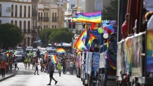La manifestación del orgullo gay pinta de color las calles del Centro de Sevilla