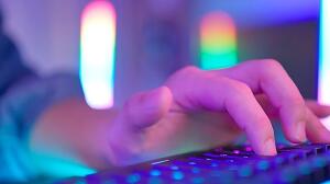 Cuatro teclados mecánicos para gaming que sí merecen la pena y no suenan a máquina de escribir