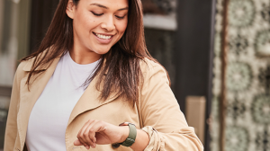 Fitbit Versa 2, el smartwatch de mujer más vendido con un 45% de descuento