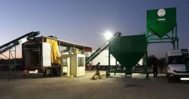 Dos trailer sobre ruedas llevan al campo la industria almazara