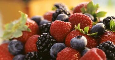 Los frutos rojos, ante el reto del transporte aéreo para conquistar nuevos mercados