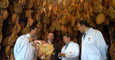 La Justicia frena la polémica IGP ‘Jamón Serrano’, y da esperanzas a los jamoneros de Trevélez