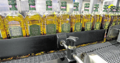 El presidente Juanma Moreno considera «excesivos» los aranceles del 15% pactados con Estados Unidos